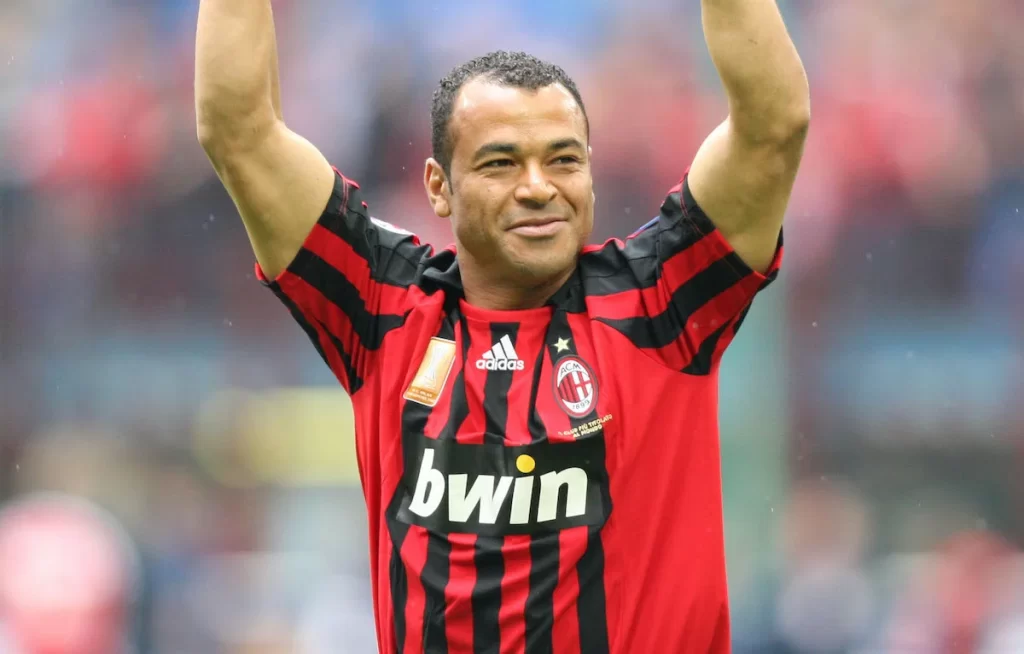 Cafu có đá cho Real Madrid không?